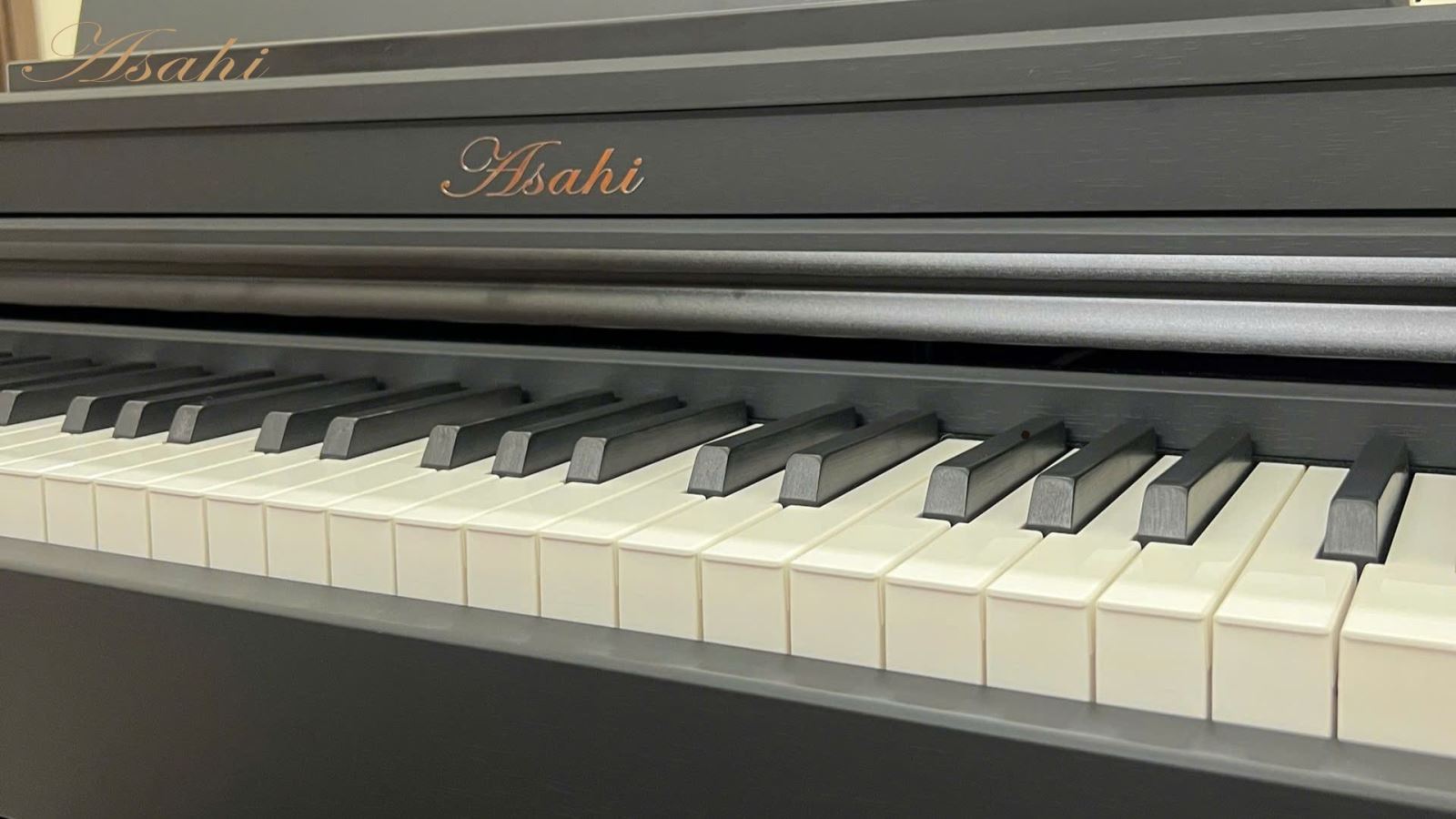 Phím đàn piano điện Asahi có độ phản hồi tốt giúp chơi nhạc có cảm xúc