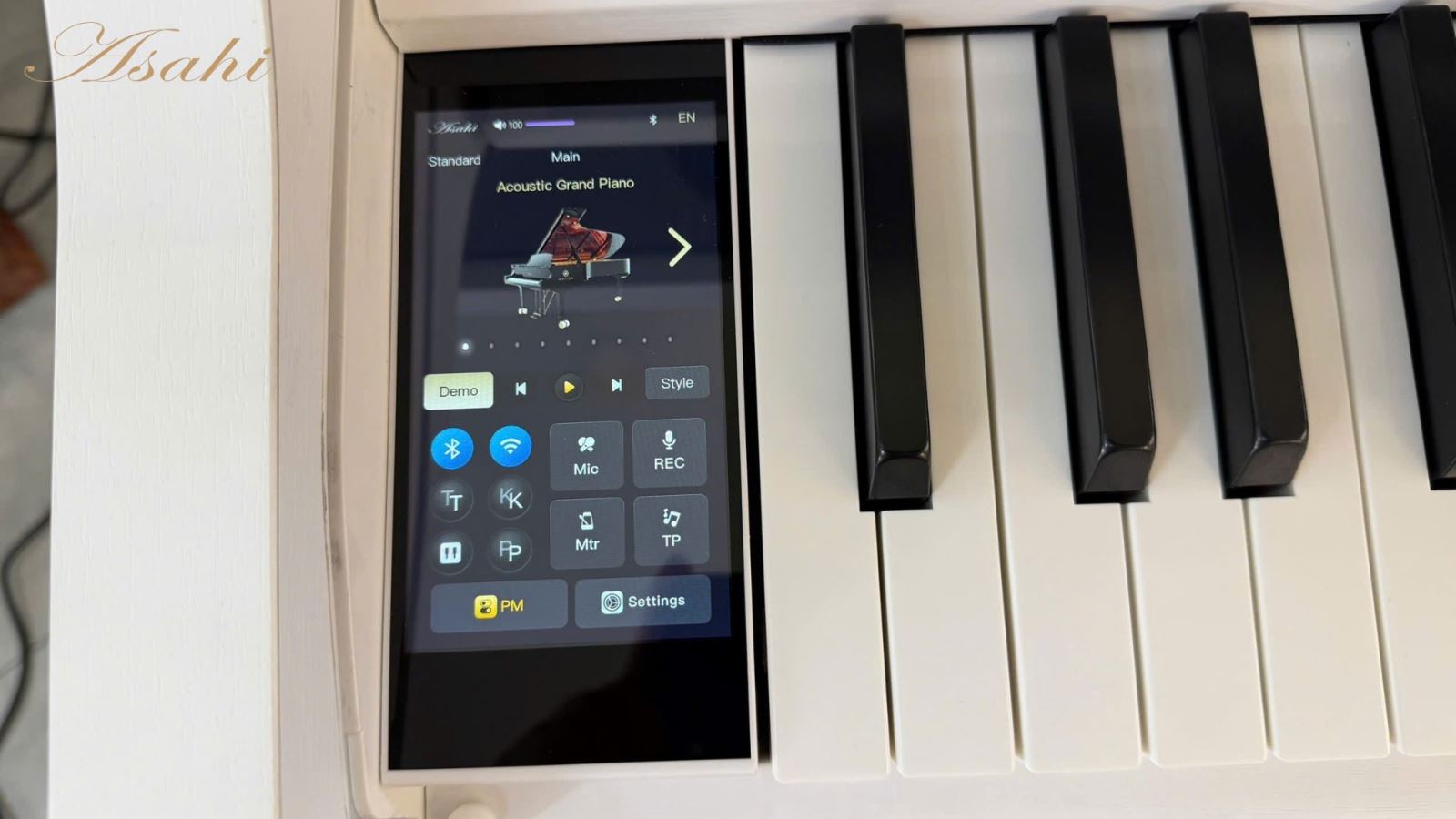 Bảng điều khiển trên cây piano điện Asahi hiện đại, thông minh