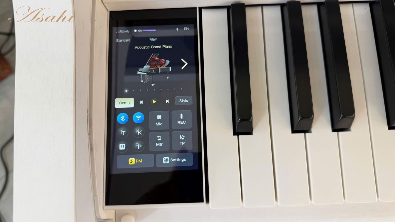 Khởi động chế độ thu âm dễ dàng qua màn hình điều khiển trên piano điện Asahi