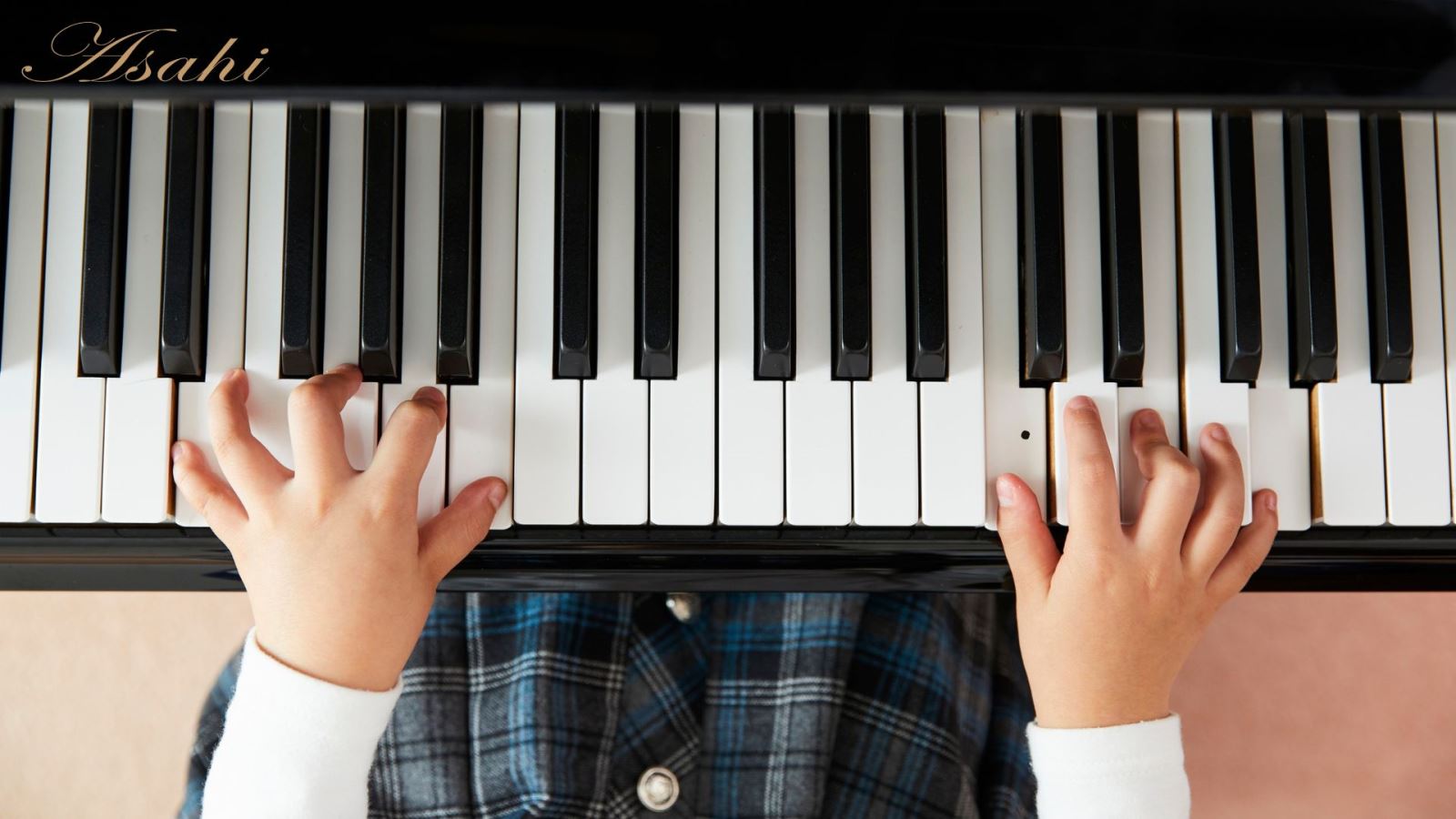 Cấu trúc phím đàn piano điện lặp lại theo nhóm 2 phím đen và 3 phím đen