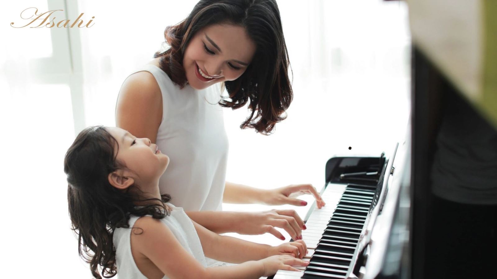 Học piano giúp kích thích phát triển toàn diện não bộ ở trẻ em và người lớn