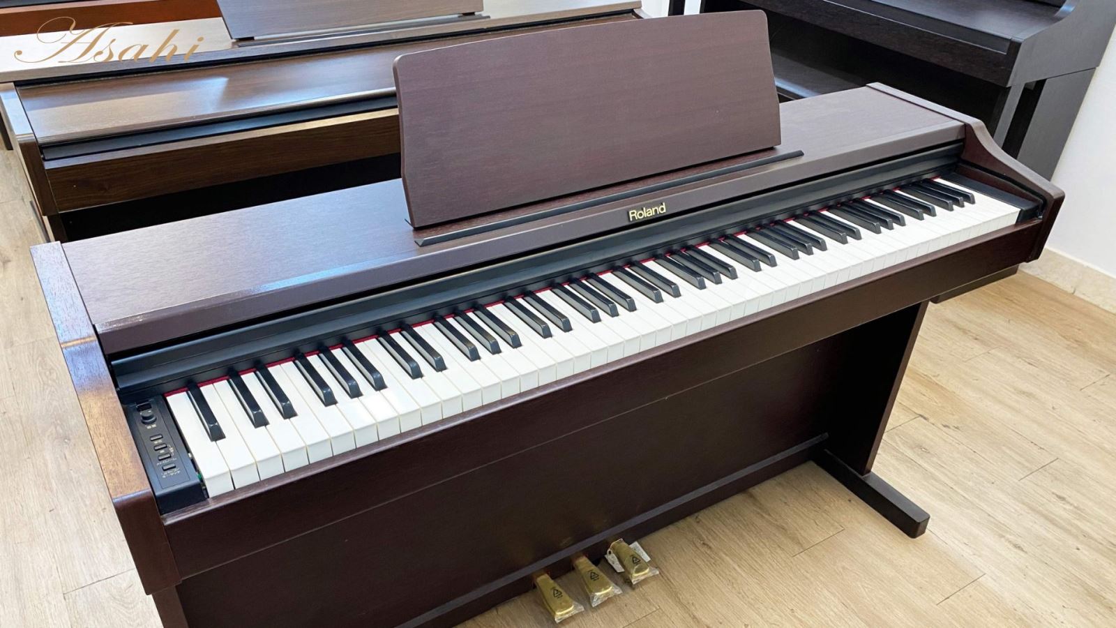 Piano điện Roland với công nghệ SuperNATURAL và bàn phím PHA-4 mô phỏng piano cơ chân thực